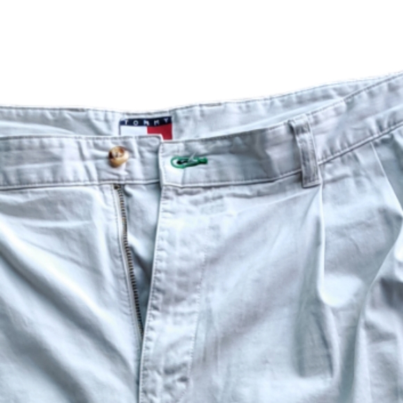 TOMMY HILFIGER SIZE 36 KHAKI MENS FRONT REAR POCKET SHORTS. - Picture 3 of 4